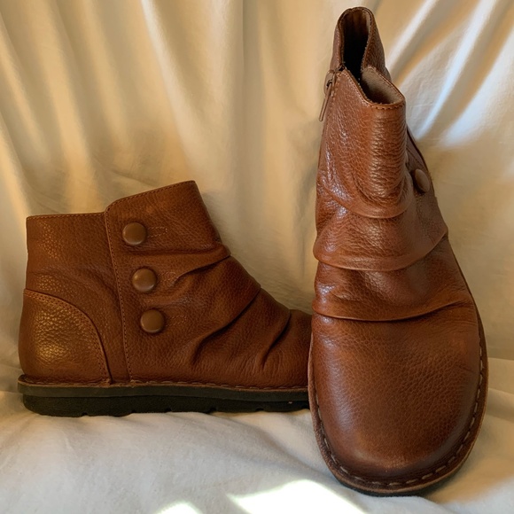 Clarks grained leather 'Janice Verna' ankle boots - Picture 1 of 9